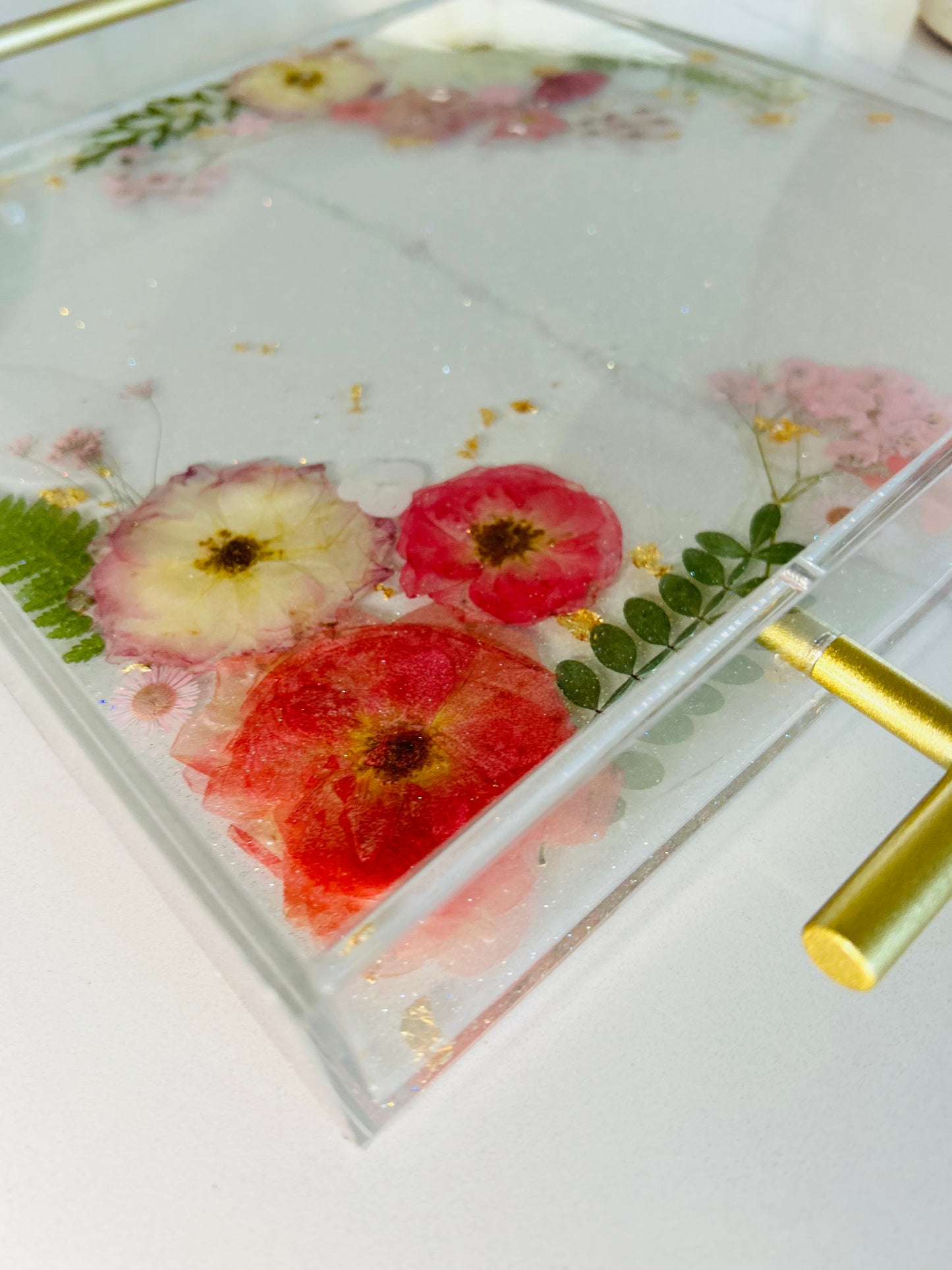 Romantic Floral Coffee Table Tray – Soft Glitter & Gold Accents