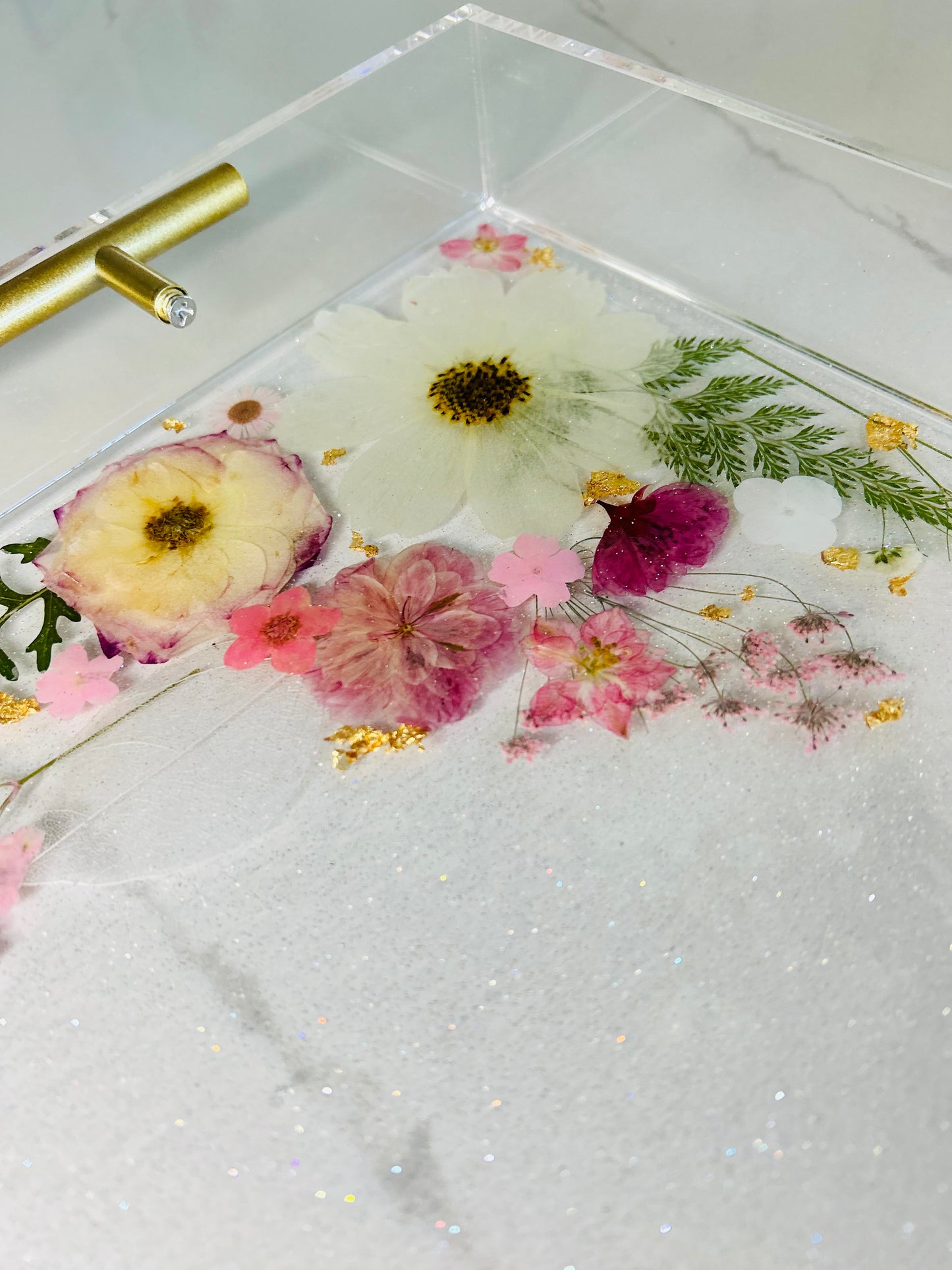 Romantic Floral Coffee Table Tray – Soft Glitter & Gold Accents